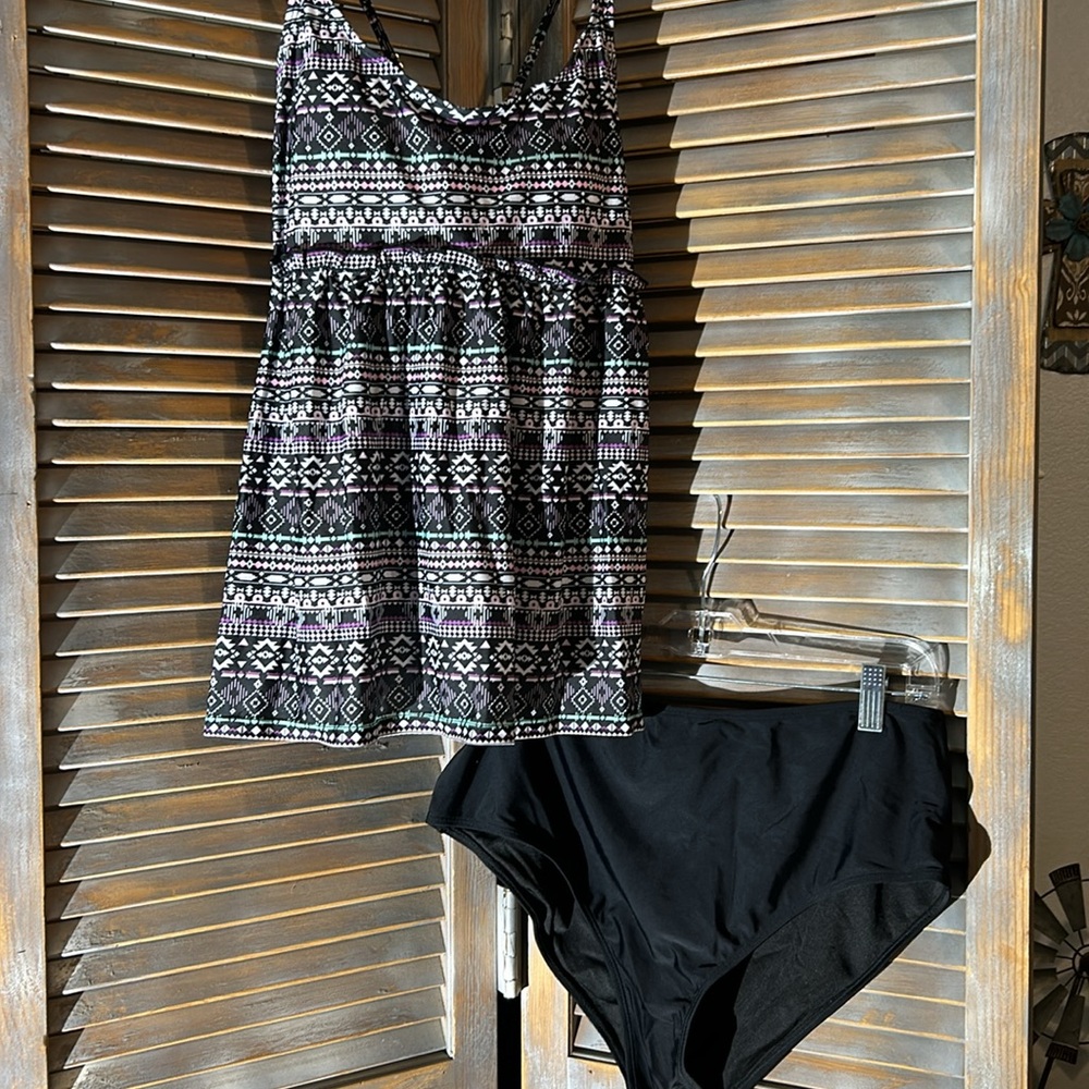 Swimsuit - Picture 3 of 4